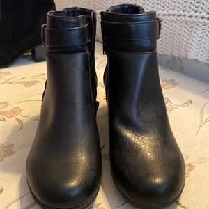 Black boots. Size 8 1/2.  Worn once.